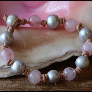 Genuine freshwater pearl and rose quartz bracelet